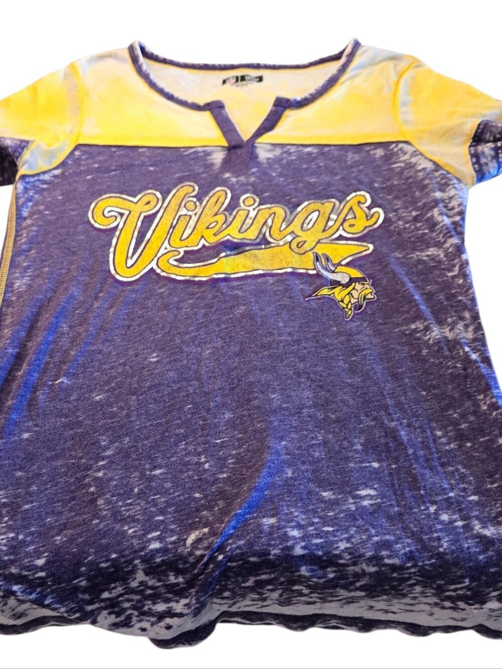 MN Vikings V Neck Shirt Size Small